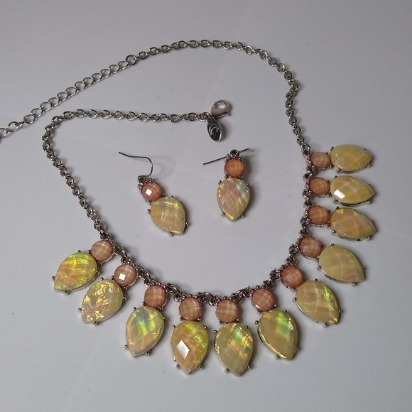 Vintage Charming Charlie Metal And Plastic Necklace And Earring Set - Picture 1 of 16